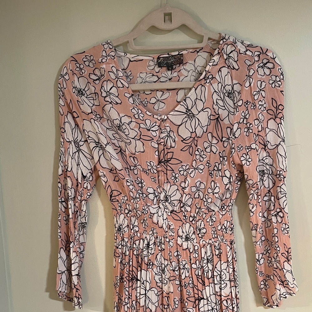 Chic Long Sleeve Floral Dress in Pink and White